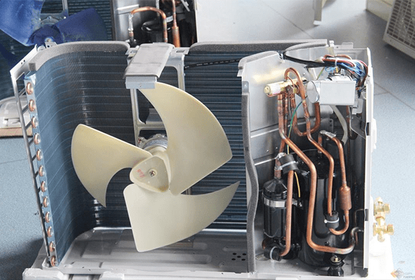 inner structure of heat pump outdoor unit including a fan, compressor, reversing valve, etc